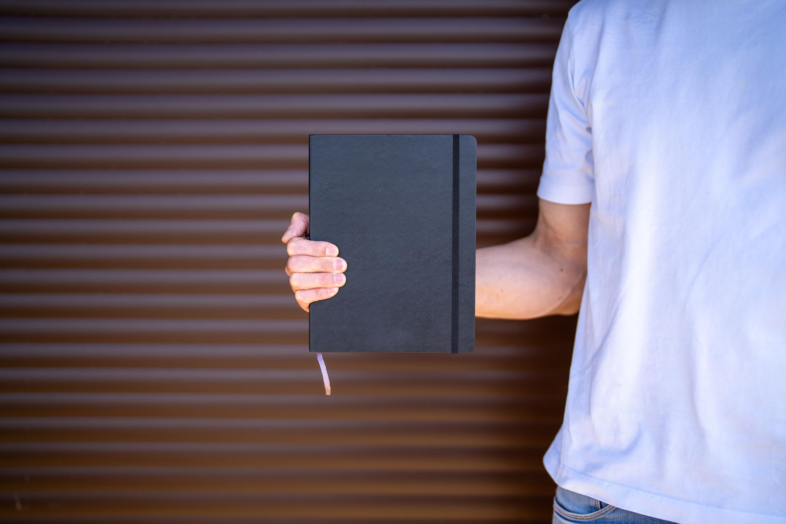 Moleskine Weekly Planner 2025-2026, Agenda Semanal 18 Meses Con Espacio para Notas, Tapa Suave y Cierre Elástico, Formato XL 19 x 25 cm, Color Negro